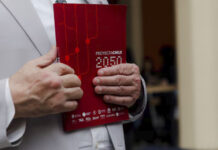 Proyecta Chile 2050: candidatos presidenciales reciben propuestas hechas por más de 2.000 expertos