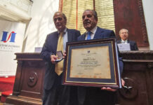 Eduardo Frei recibe “Medalla de Oro” en el Instituto de Ingenieros de Chile